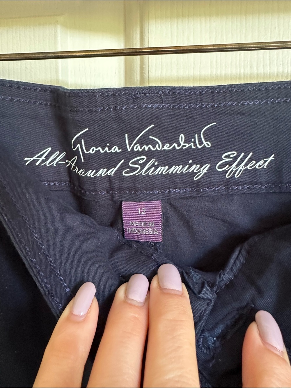 NWT Gloria Vanderbilt Blue Capris- Size 12 - Picture 7 of 8